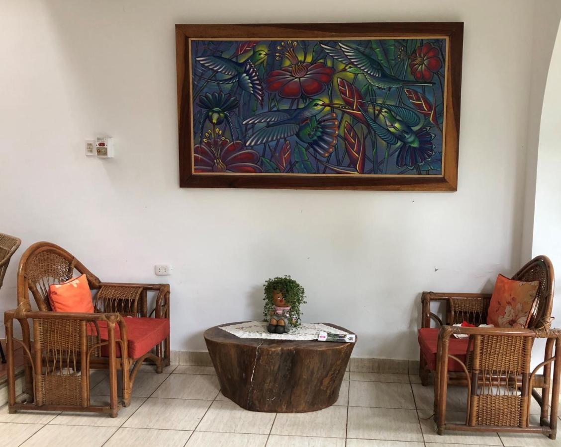 Alojamiento Familiar Custodia Tarapoto Eksteriør billede