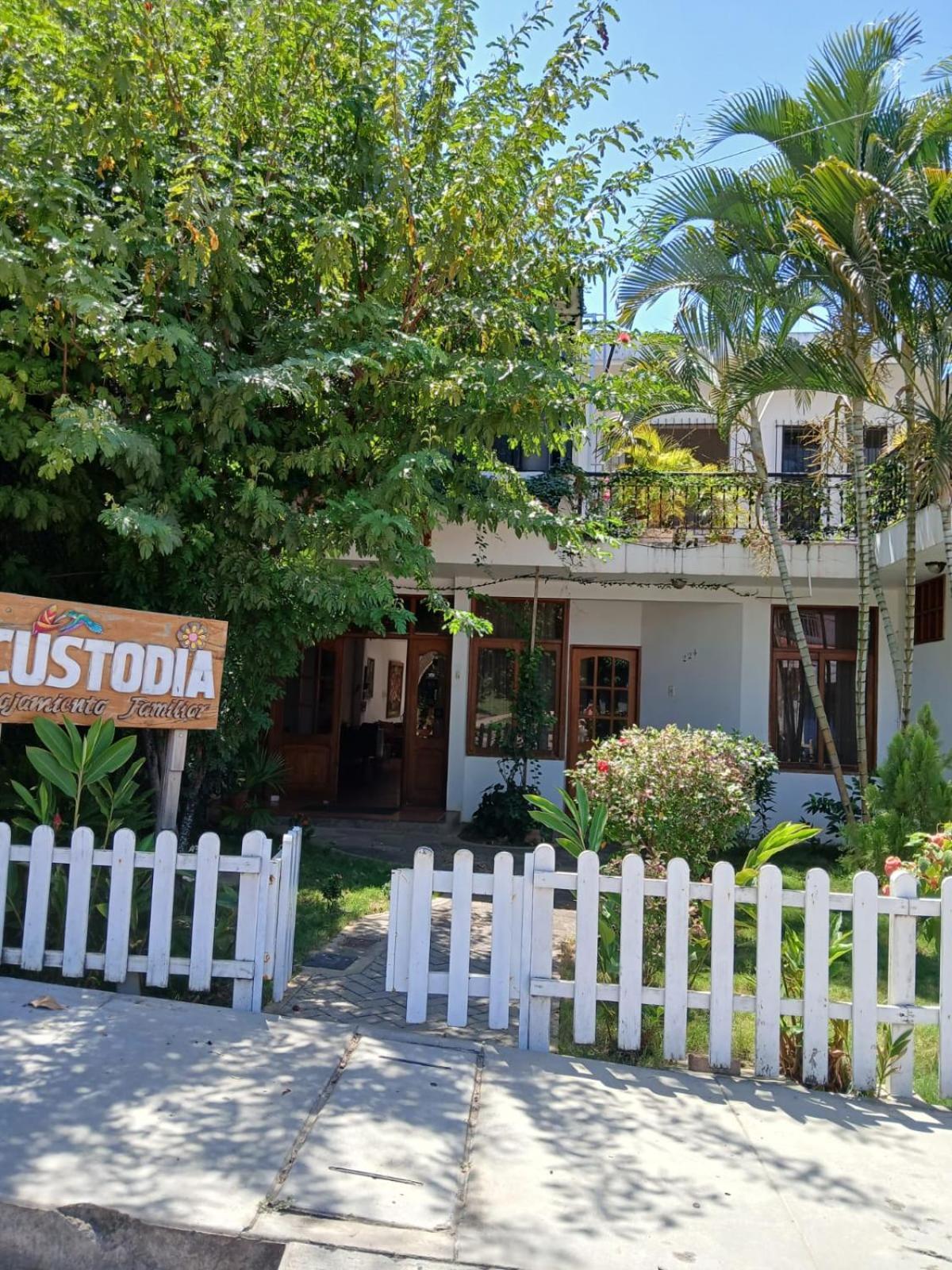 Alojamiento Familiar Custodia Tarapoto Eksteriør billede